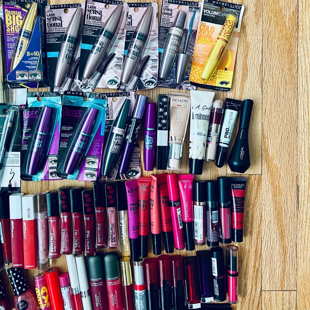 Bundle beauty makeup 100 pieces!!!! - Picture 3 of 13